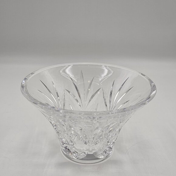 Marquis by Waterford Crystal Cut Glass Leaf Bowl Vase Centerpiece Decor 3.75 in - Picture 2 of 11